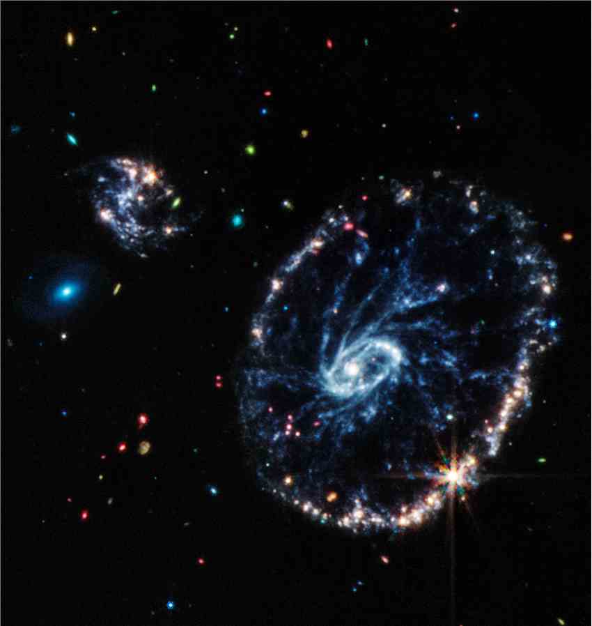 詹姆斯-韦伯太空望远镜拍摄车轮星系的惊人细节
