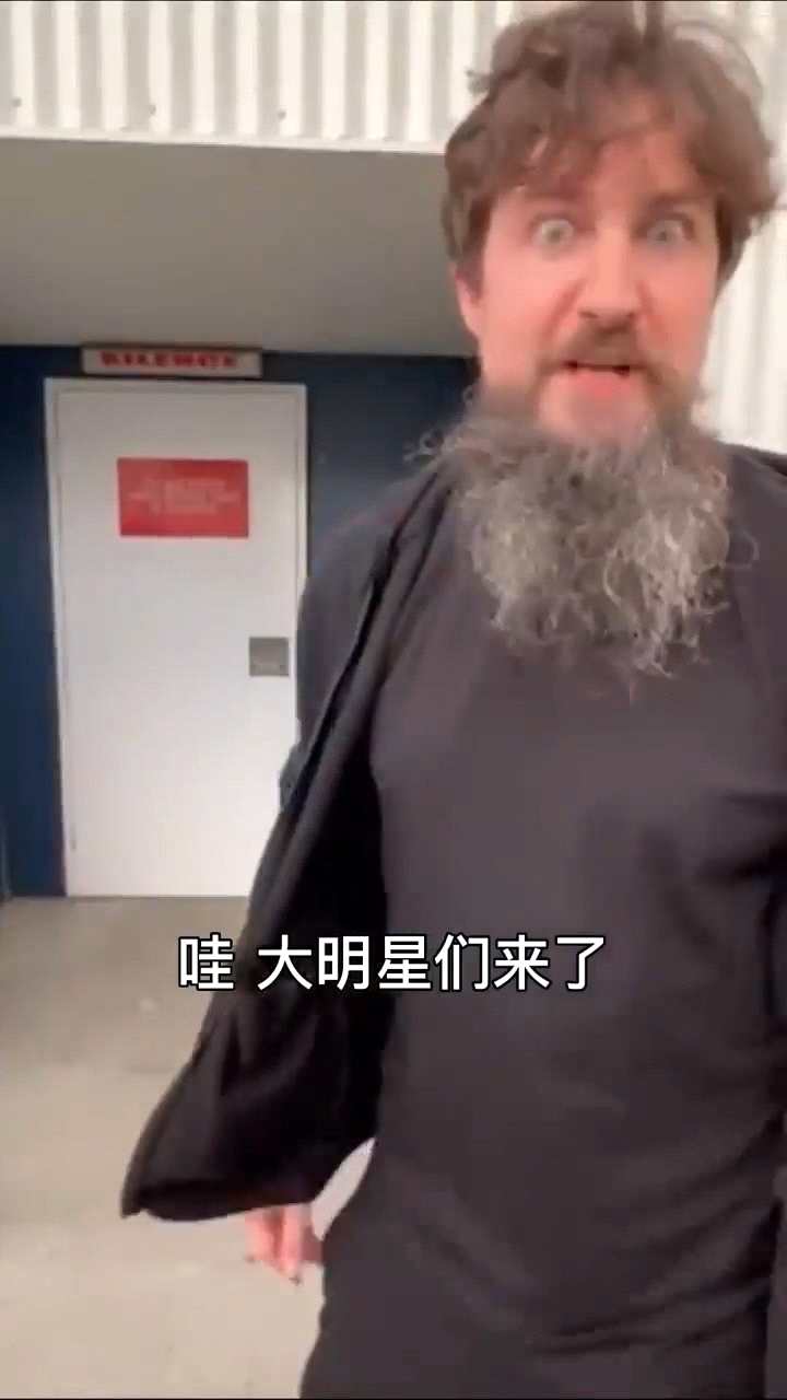 《哥斯拉大战金刚》续集曝片场视频 巨兽怒吼穿透屏幕