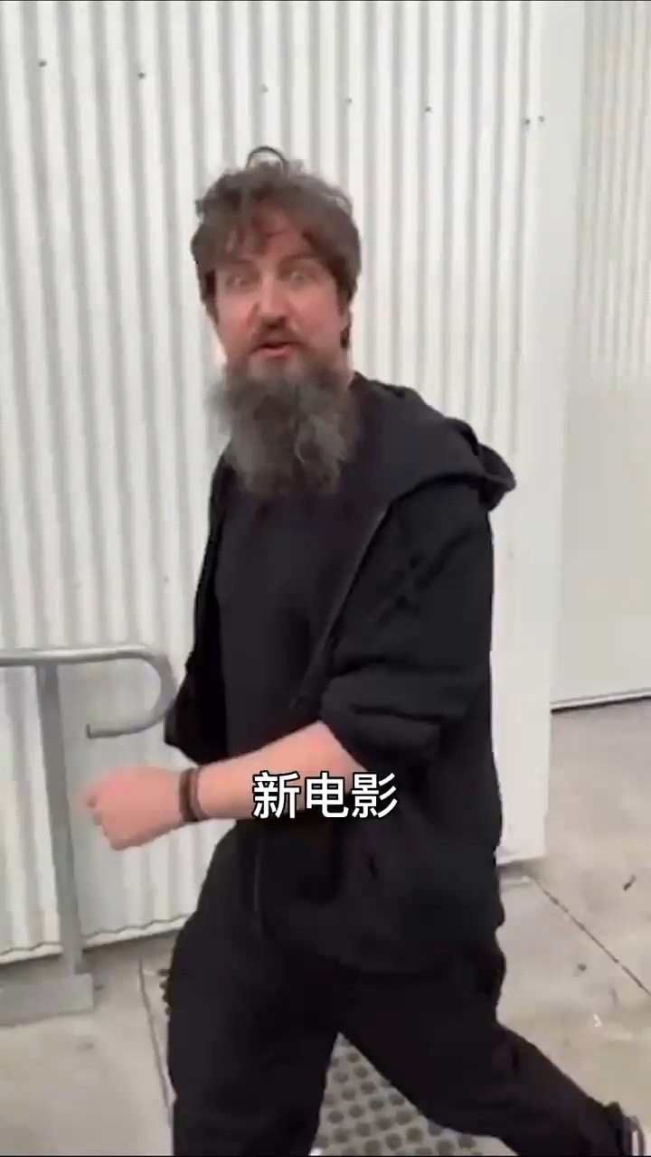 《哥斯拉大战金刚》续集曝片场视频 巨兽怒吼穿透屏幕