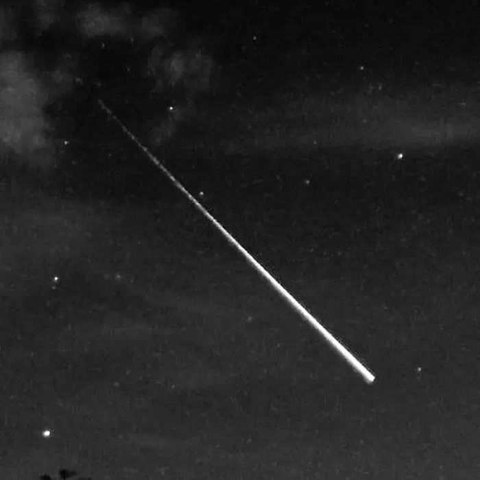 划破爱尔兰和苏格兰夜空的明亮火球是小行星 非Starlink卫星
