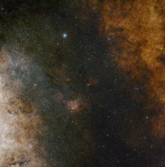 银河系中心超大质量黑洞Sagitarrius A*周围发现一个“热点”