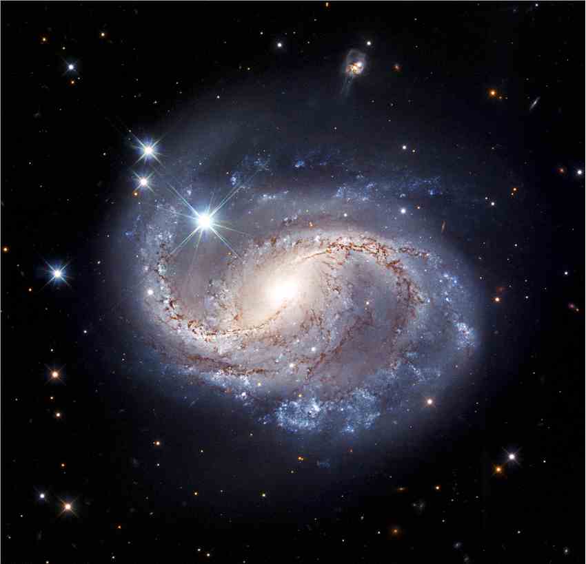哈勃太空望远镜拍摄的螺旋星系NGC 6956
