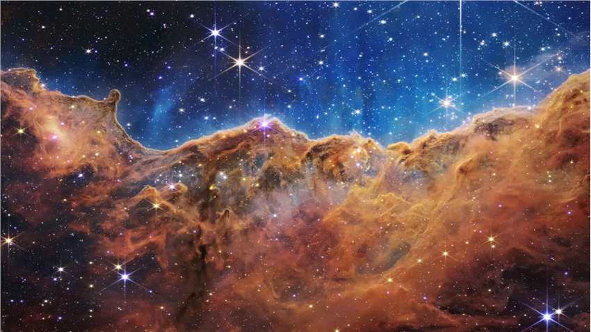詹姆斯·韦伯太空望远镜图像揭示船底座星云发育中的年轻恒星