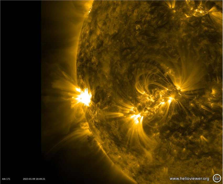 太阳爆发X1.9级强烈太阳耀斑