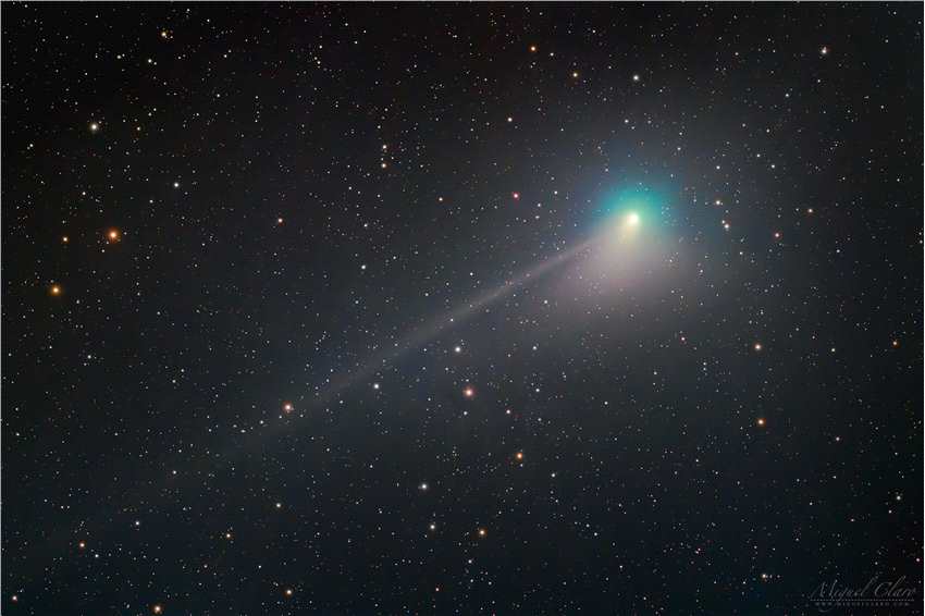 彗星C/2022 E3（ZTF）在最接近太阳的时候发出明亮的光芒
