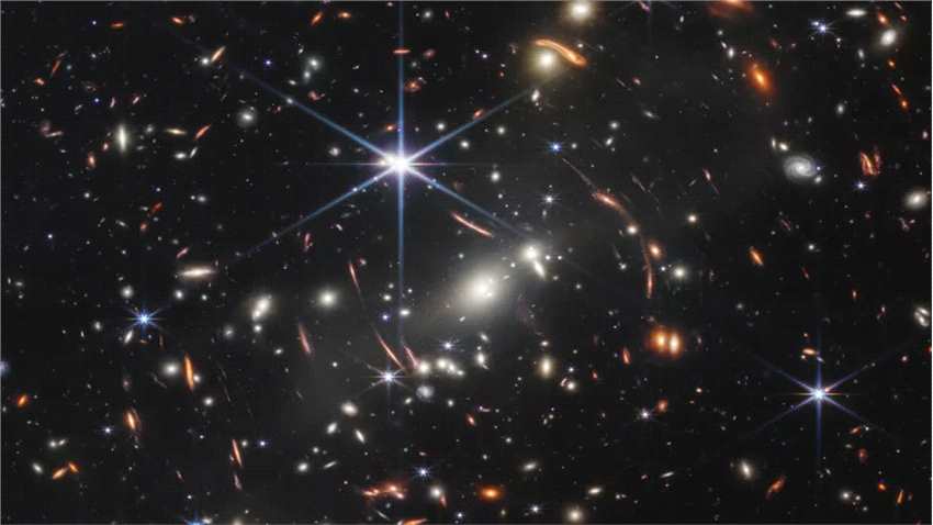 詹姆斯·韦伯太空望远镜揭示来自最遥远宇宙的星系团SMACS 0723