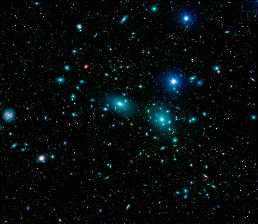 巨大星系团在吞噬附近较小星系团邻居后爆发出破纪录的热气体尾巴