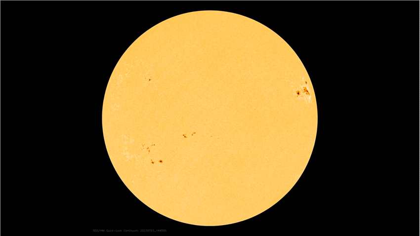 太阳爆发出强大的X级太阳耀斑，导致地球上的无线电中断