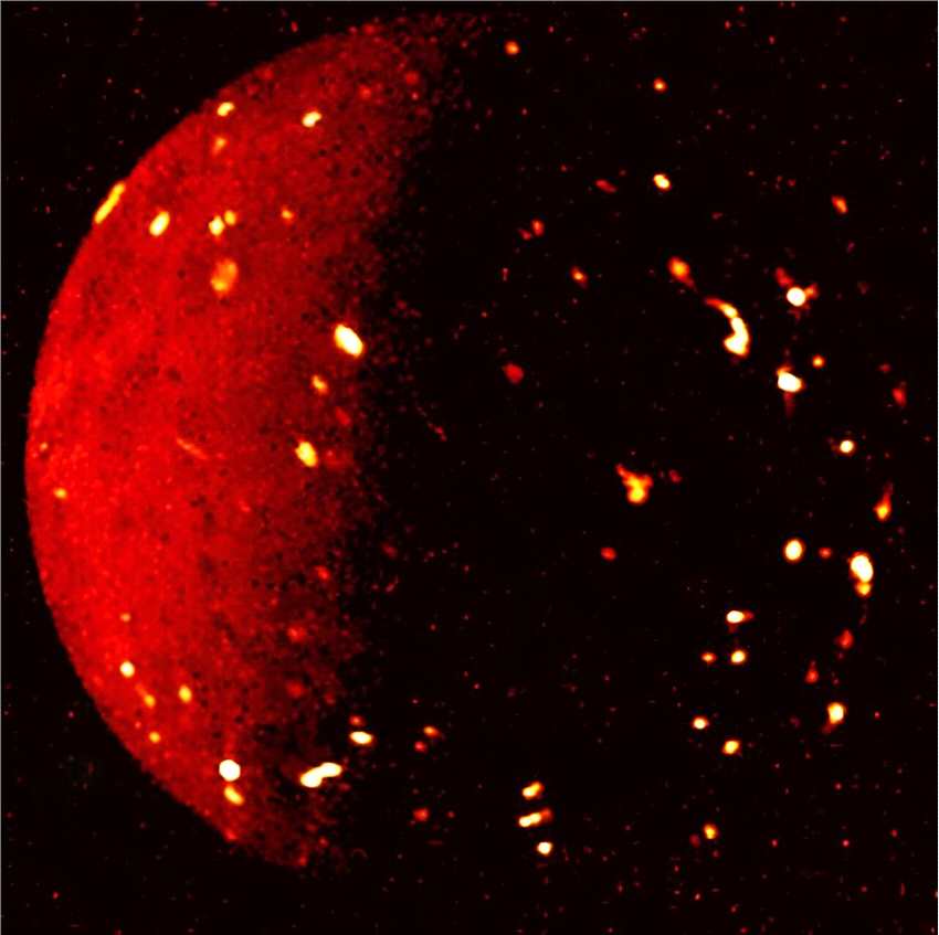 通过哈勃和韦伯望远镜探索木卫一的火山活动