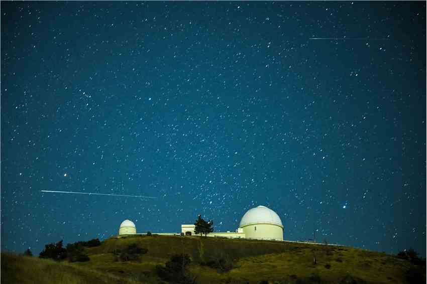 2023年8月的英仙座流星雨让全世界的观星者兴奋不已，看到他们拍摄的惊艳照片