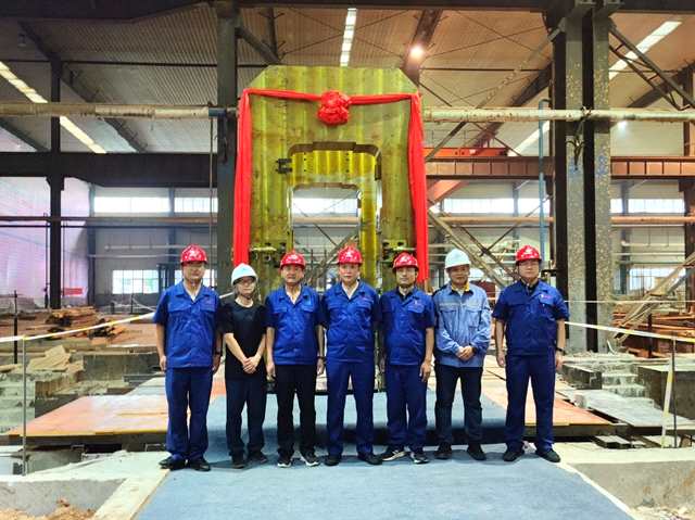 龍鼎鋁業(yè)電池箔/雙零箔項(xiàng)目15#軋機(jī)牌坊吊裝完成