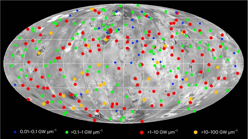 对木卫一火山活动的全球观察表明，潮汐加热集中在它的上地幔