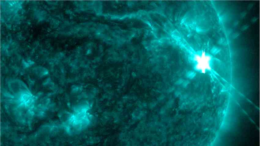 太阳释放出自2017年以来最强大的怪物X级太阳耀斑