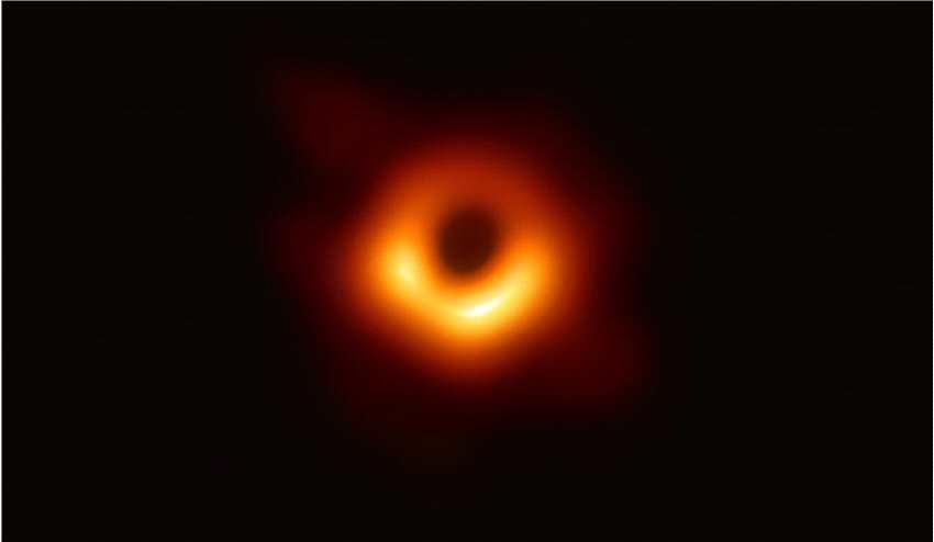 天文学家探测到有史以来最古老的黑洞