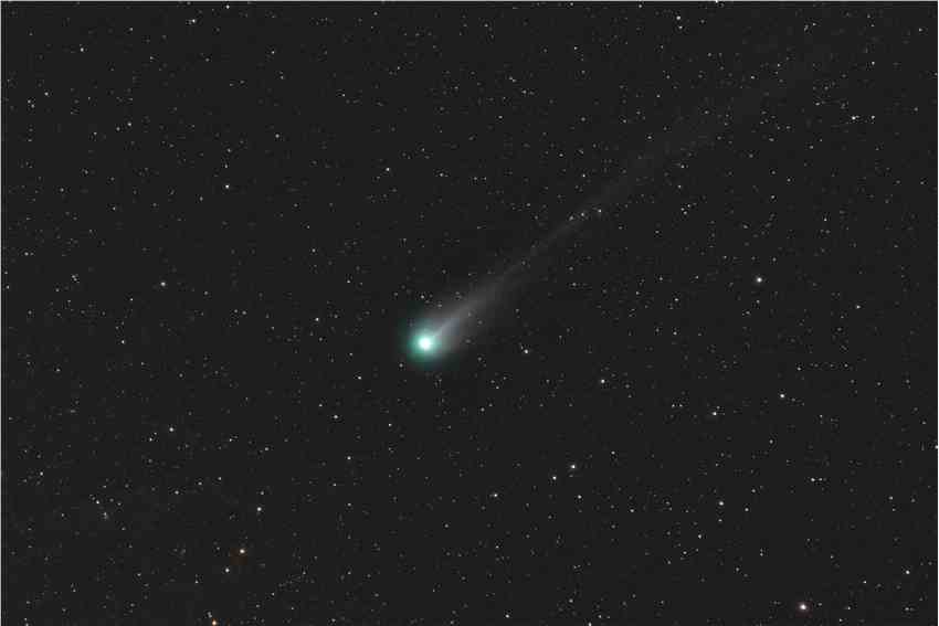来自世界各地的“角”彗星12P/Pons Brooks的惊人照片