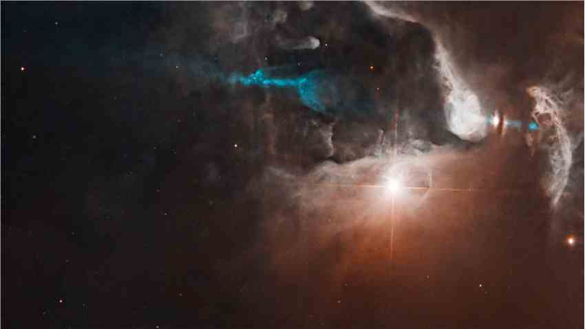 哈勃望远镜在一场令人惊叹的宇宙灯光秀中见证了一颗新星的诞生