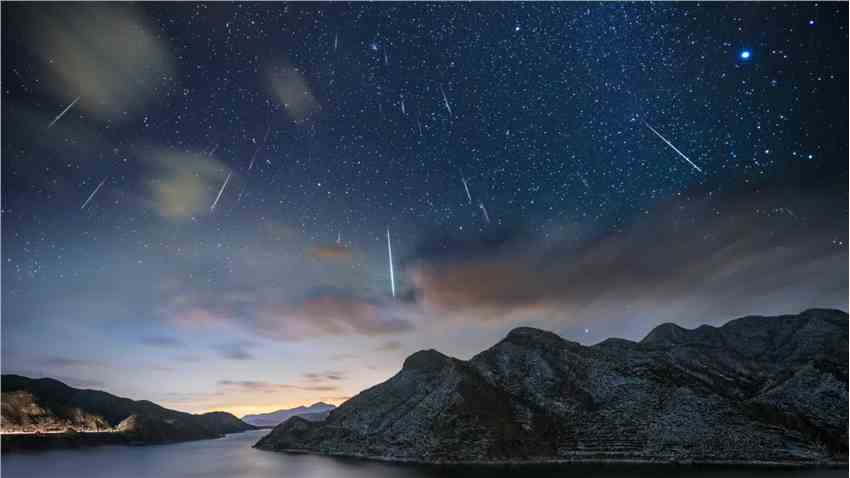 2004年天琴座流星雨：如何在本周事件高峰期观看令人惊叹的流星和“火球”
