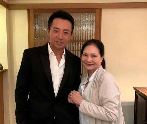 S妈称必须得把小S拉出来 希望汪小菲婚后能爱孩子