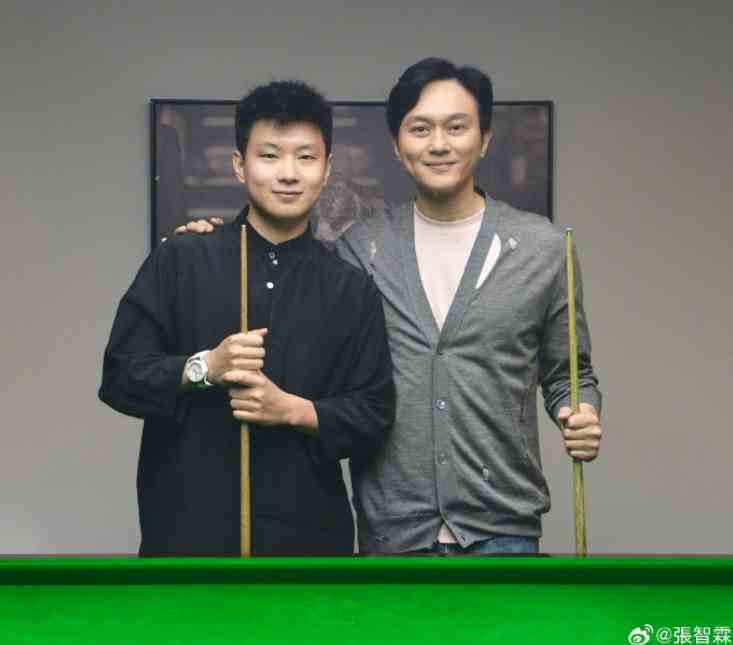 张智霖与赵心童切磋球技 本人发声：很梦幻