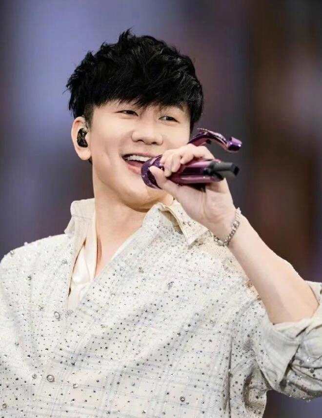 林俊杰自曝心脏问题 需每日服药维持健康