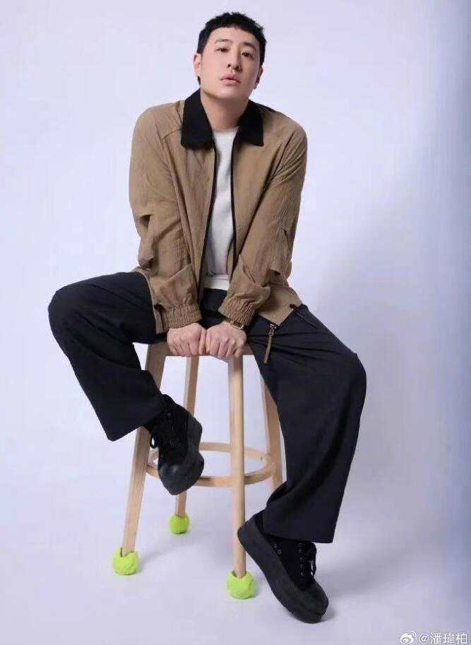 潘玮柏发文 求大家不要发他偷吃视频