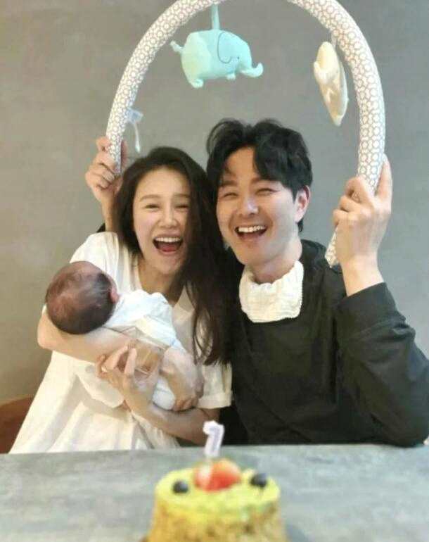 萧正楠黄翠如为儿子举办百日宴 马国明等好友出席