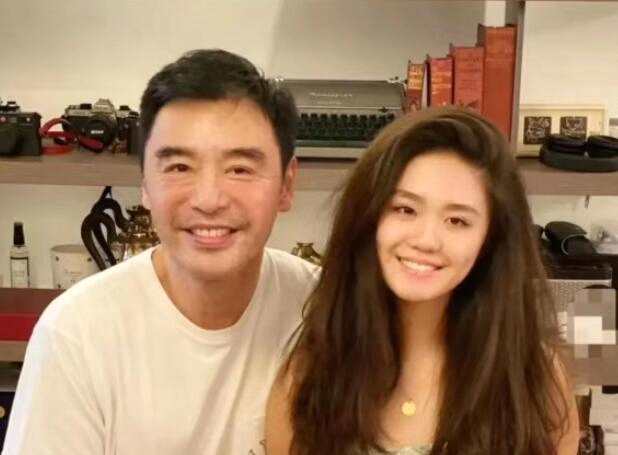 钟镇涛庆祝女儿考上北电研究生：永远为她骄傲
