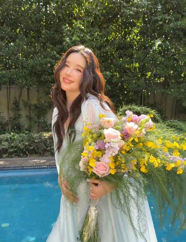 阚清子晒孕肚照官宣怀孕:最好的礼物