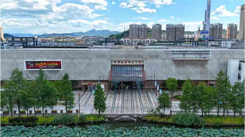 中国轻纺城东市场：从“好面料”到“好品牌”串起时尚价值链