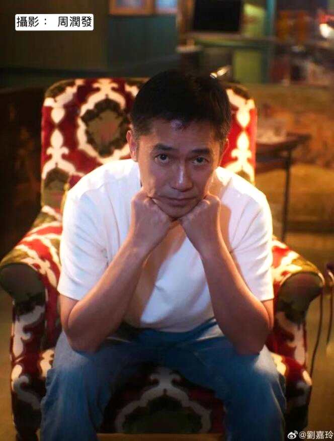 周润发掌镜拍摄梁朝伟：有点亮眼