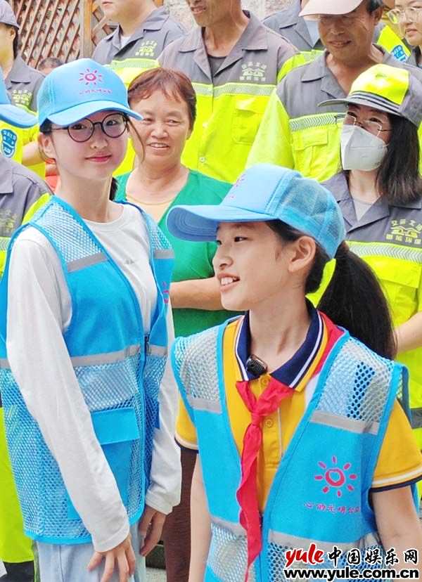 心的光明公益联合张艺兴的钢铁贝壳 为青岛环卫工人送上夏日清凉