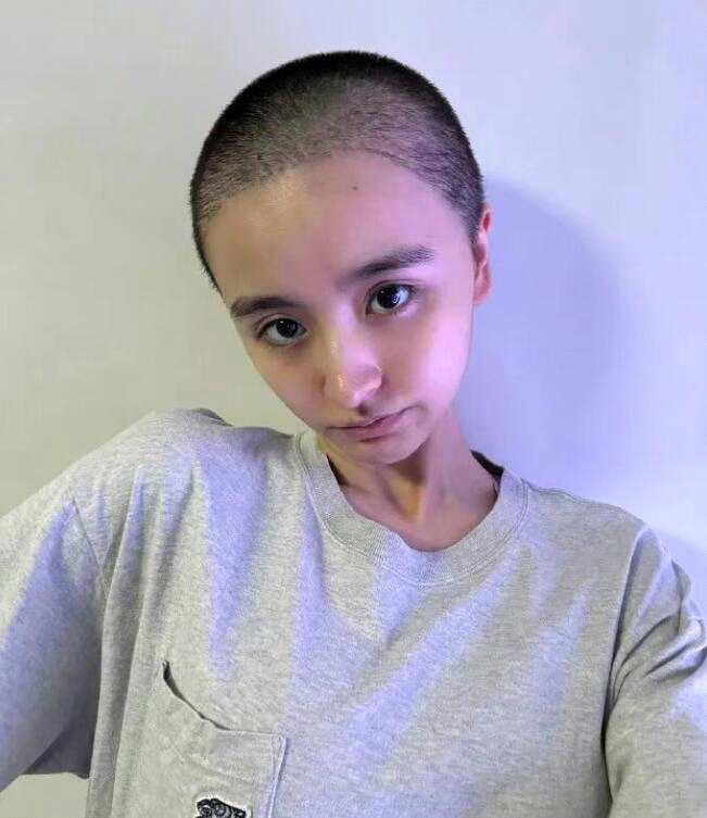 金子涵剃了寸头 发文:一切都会越来越好的