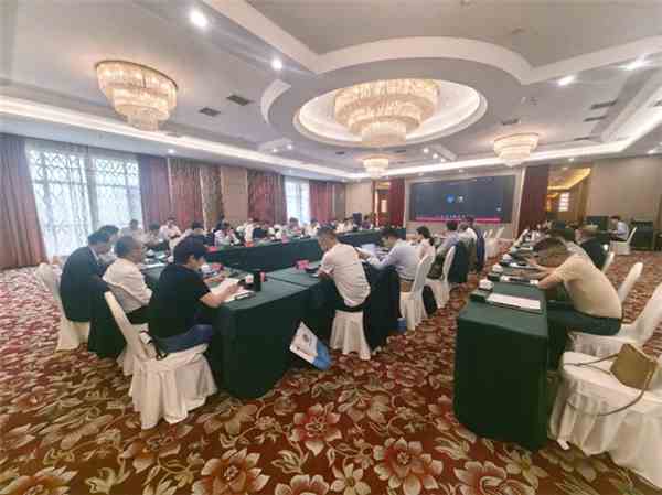 中国纺织机械协会化纤机械分会二届四次会议在新疆阿克苏顺利召开