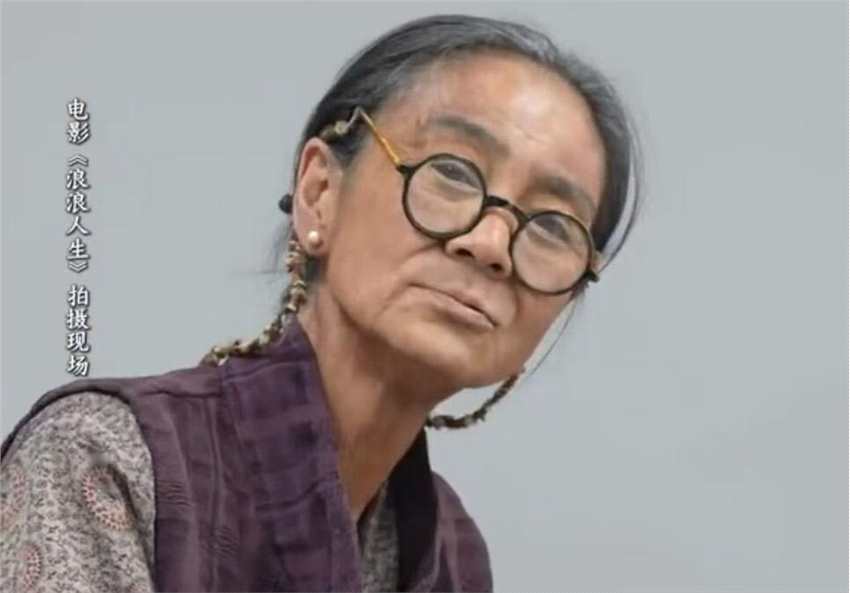 刘雪华演90岁老太 殷桃直呼“被吓到认不出”