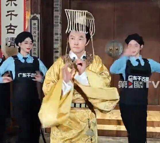 郑国霖回应成景区“顶流NPC”:工作机会变多了