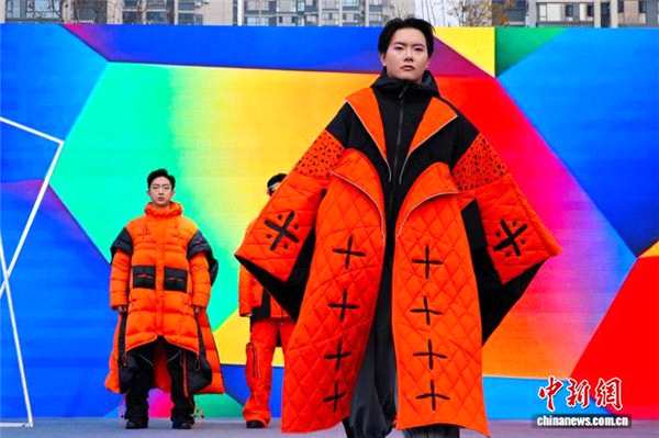 四川达州：AI设计大赛获奖作品走秀展示精彩纷呈