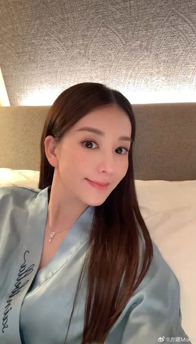 方媛晒照透露三胎顺产 产后体重92斤