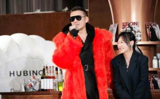 薛佳凝与胡兵重逢 两人激动拥抱“红了眼眶”