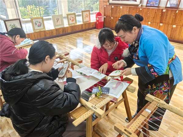 从传统师带徒到产学研一体——武陵苗乡非遗传承焕新见闻