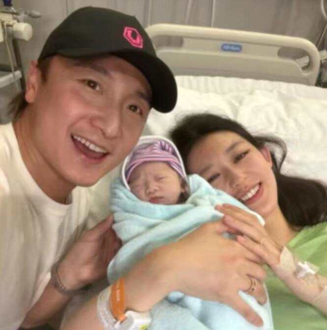 45岁方力申官宣生女 透露妻子曾想生4个孩子