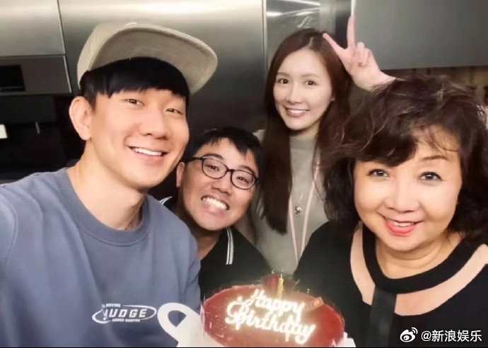 网传林俊杰与前女友合照流出 女方曾发文疑似影射其感情关系