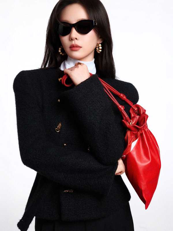 刘诗诗上海Celine黑衣造型亮相，贵气是与生俱来的天赋