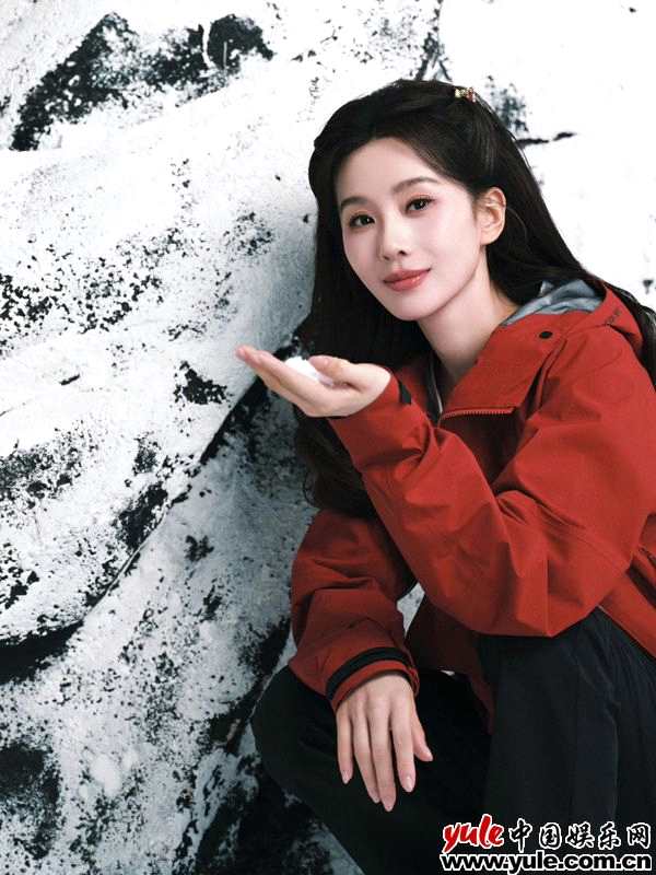 刘诗诗北京活动再现名场面!女大装扮+宠粉送咖啡双向心动