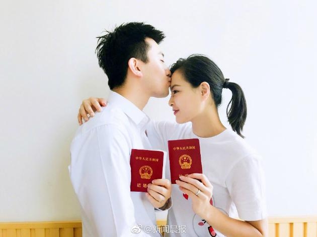 吴敏霞与男友今日领证超甜蜜  婚礼暂定10月份