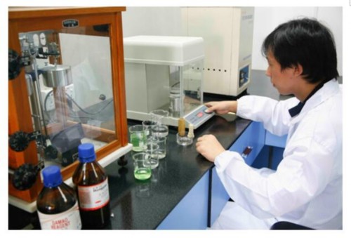 圖為鑫昌龍副總經(jīng)理、資深研發(fā)工程師黃燕生發(fā)表主題報告