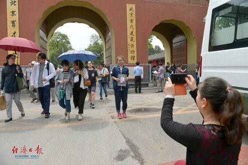 那一年，是誰在考場外等你 