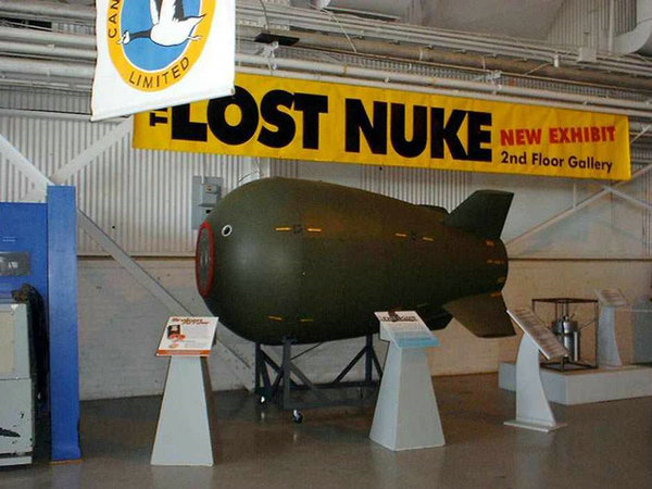 原文配图：马克4原子弹。