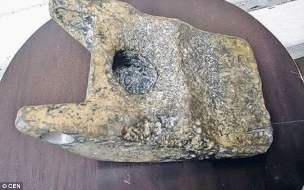 原文配图：这块神奇的铝合金陈列于罗马尼亚的克卢日-纳波卡历史博物馆。