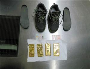 藏“私房錢”絕佳 一男子黃金首飾藏鞋底