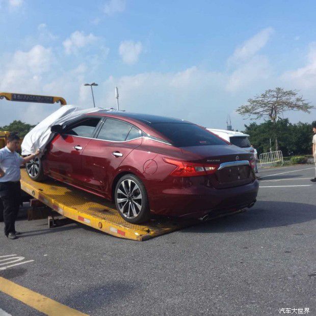 建裝業(yè)總裁厲林介紹公司發(fā)展戰(zhàn)略